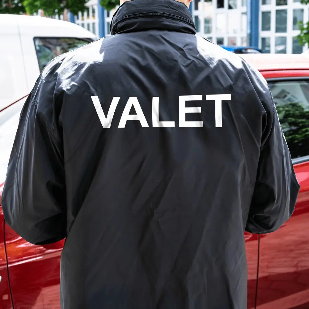 Valet Services: Elevating Your Experience at Masters Gentleman’s Club by Valet Services: Elevating Your Experience at Masters Gentleman's Club | MASTERS Strip Club